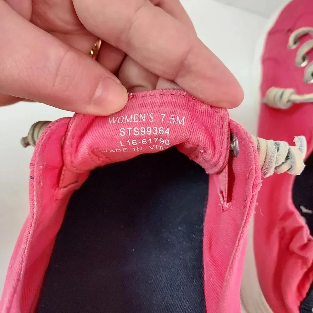 Sperry Women’s Crest Ebb Raspberry Canvas Lace Up Sneakers in Size 7.5M